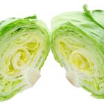 二つに切ったレタス