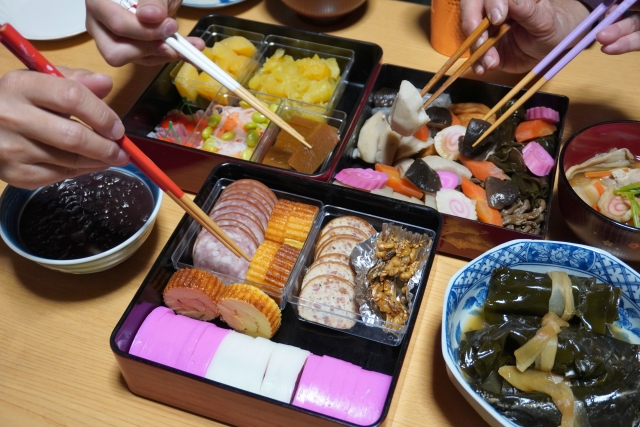 皆で食べるおせち料理