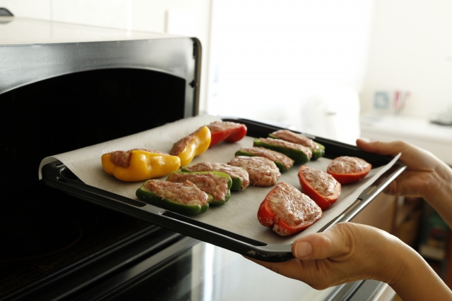 オーブンで焼くピーマンの肉詰め