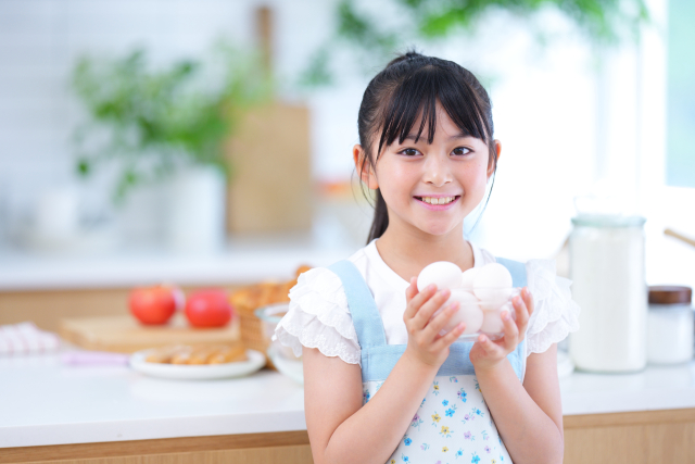 卵を持つ女の子